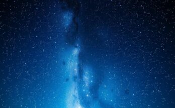 Celestial scene with a sparkling night sky and shimmering stars, symbolising wealth and prosperity in astrology.